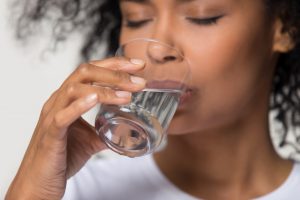 Quanto de água consumir pra perder peso